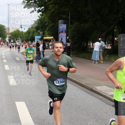 29.06.2025 - hella hamburg halbmarathon Yannick Fuchs http://msf.ph/oto/8172407 29.06.2025 10:25:01 20KM 1758, 2689, 3189, 5308, 7186, 8190, 8784, 9634, 10173, 10270, 12234, 12308, 15507, 15672, 16713, 16818, 17197, 17768, 18422 meine-sportfotos.de