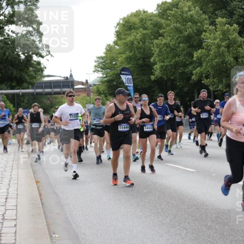 29.06.2025 - hella hamburg halbmarathon Jannik Wohlers http://msf.ph/oto/8172411 29.06.2025 10:21:51 Lombardsbrücke 1003, 1187, 1419, 1598, 2009, 2022, 2063, 2351, 2514, 3050, 3108, 3172, 3458, 3768, 3910, 3946, 4113, 4114, 4131, 4366, 4556, 4559, 4829, 4970, 5079, 5838, 6030, 6048, 6049, 6303, 6307, 6820, 6977, 7794, 8431, 8855, 8884, 8954, 9204, 9516, 9788, 10088, 10241, 10917, 11046, 11440, 12933, 13255, 13820, 14053, 14059, 14079, 14314, 14333, 14442, 14901, 14903, 14980, 15114, 15129, 15660, 16154, 16920, 17416, 17556, 17696, 18172, 18661, 19154 meine-sportfotos.de