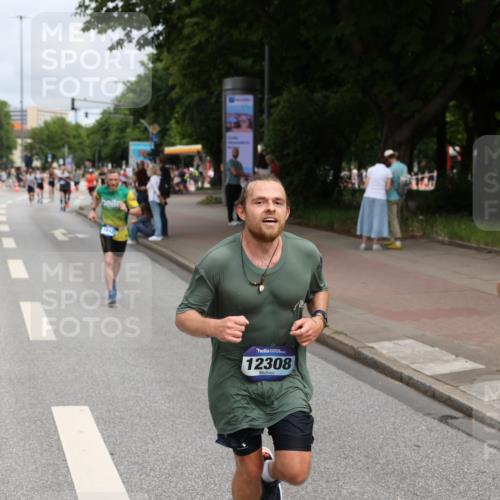 29.06.2025 - hella hamburg halbmarathon Yannick Fuchs http://msf.ph/oto/8172413 29.06.2025 10:25:01 20KM 1758, 2689, 3189, 5308, 7186, 8190, 8784, 9634, 10173, 10270, 12234, 12308, 15507, 15672, 16713, 16818, 17197, 17768, 18422 meine-sportfotos.de