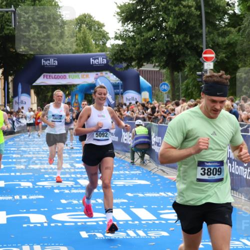 29.06.2025 - hella hamburg halbmarathon Zöllner http://msf.ph/oto/8172437 29.06.2025 10:36:46 Ziel 1571, 3809, 4865, 5092, 5961, 6529, 13343, 14622, 15621, 18038, 18733 meine-sportfotos.de