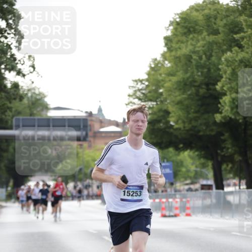 29.06.2025 - hella hamburg halbmarathon Jannik Wohlers http://msf.ph/oto/8172464 29.06.2025 09:41:57 Lombardsbrücke 2618, 14113, 15253, 18569 meine-sportfotos.de