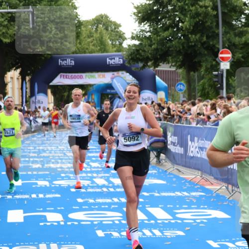 29.06.2025 - hella hamburg halbmarathon Zöllner http://msf.ph/oto/8172468 29.06.2025 10:36:46 Ziel 1571, 3809, 4865, 5092, 5961, 6529, 13343, 14622, 15621, 18038, 18733 meine-sportfotos.de