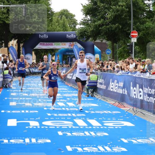 29.06.2025 - hella hamburg halbmarathon Zöllner http://msf.ph/oto/8172494 29.06.2025 10:23:31 Ziel 35, 52, 9385, 17771, 19078 meine-sportfotos.de