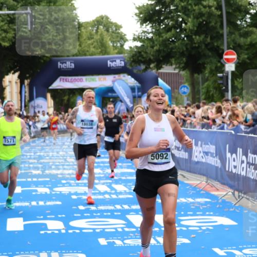 29.06.2025 - hella hamburg halbmarathon Zöllner http://msf.ph/oto/8172501 29.06.2025 10:36:46 Ziel 1571, 3809, 4865, 5092, 5961, 6529, 13343, 14622, 15621, 18038, 18733 meine-sportfotos.de