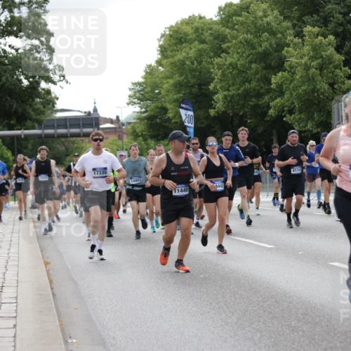 29.06.2025 - hella hamburg halbmarathon Jannik Wohlers http://msf.ph/oto/8172519 29.06.2025 10:21:51 Lombardsbrücke 1003, 1187, 1419, 1598, 2009, 2022, 2063, 2351, 2514, 3050, 3108, 3172, 3458, 3768, 3910, 3946, 4113, 4114, 4131, 4366, 4556, 4559, 4829, 4970, 5079, 5838, 6030, 6048, 6049, 6303, 6307, 6820, 6977, 7794, 8431, 8855, 8884, 8954, 9204, 9516, 9788, 10088, 10241, 10917, 11046, 11440, 12933, 13255, 13820, 14053, 14059, 14079, 14314, 14333, 14442, 14901, 14903, 14980, 15114, 15129, 15660, 16154, 16920, 17416, 17556, 17696, 18172, 18661, 19154 meine-sportfotos.de