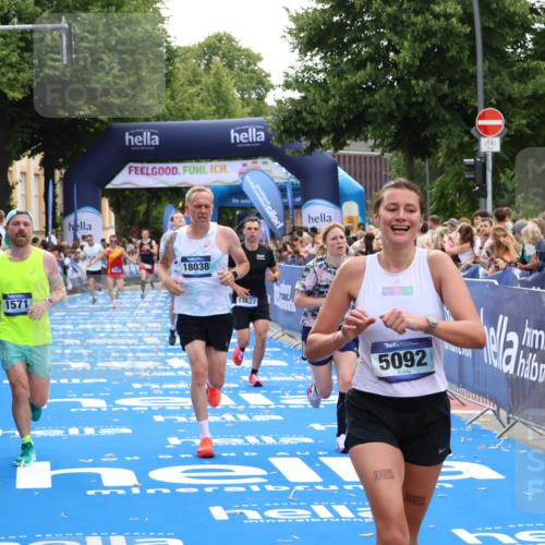 29.06.2025 - hella hamburg halbmarathon Zöllner http://msf.ph/oto/8172530 29.06.2025 10:36:47 Ziel 1571, 4865, 5092, 5961, 6529, 13343, 14622, 15621, 18038, 18733 meine-sportfotos.de