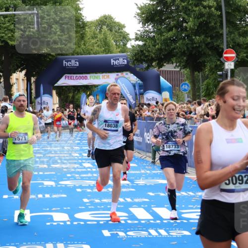 29.06.2025 - hella hamburg halbmarathon Zöllner http://msf.ph/oto/8172570 29.06.2025 10:36:47 Ziel 1571, 4865, 5092, 5961, 6529, 13343, 14622, 15621, 18038, 18733 meine-sportfotos.de