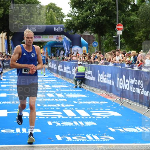29.06.2025 - hella hamburg halbmarathon Zöllner http://msf.ph/oto/8172599 29.06.2025 10:23:35 Ziel 9385, 16169, 17771 meine-sportfotos.de