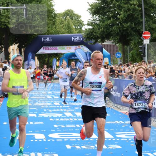 29.06.2025 - hella hamburg halbmarathon Zöllner http://msf.ph/oto/8172617 29.06.2025 10:36:48 Ziel 1571, 4865, 5961, 6529, 13343, 14622, 15621, 15939, 18038, 18733 meine-sportfotos.de
