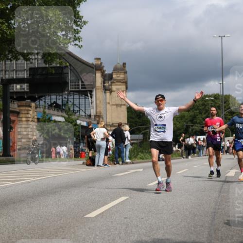 29.06.2025 - hella hamburg halbmarathon Yannick Fuchs http://msf.ph/oto/8172620 29.06.2025 10:41:24 20KM 1012, 1070, 1460, 1689, 1942, 2274, 2623, 3304, 5129, 5472, 5532, 5650, 5889, 6203, 6630, 7480, 7908, 8564, 9051, 9305, 10122, 10208, 10423, 11021, 11077, 12724, 13223, 13303, 14415, 14482, 14594, 15451, 15611, 15714, 15825, 15923, 15973, 16089, 16175, 16819, 17229, 17718, 17743, 17846, 18297, 18356 meine-sportfotos.de