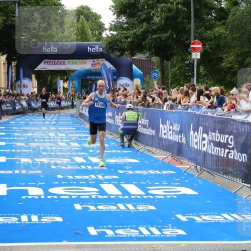 29.06.2025 - hella hamburg halbmarathon Zöllner http://msf.ph/oto/8172644 29.06.2025 10:23:38 Ziel 7834, 16169 meine-sportfotos.de
