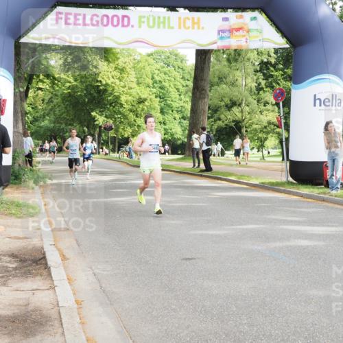 29.06.2025 - hella hamburg halbmarathon MichiJ http://msf.ph/oto/8172661 29.06.2025 10:15:27 Zwischen KM18-KM19 10867, 12067 meine-sportfotos.de