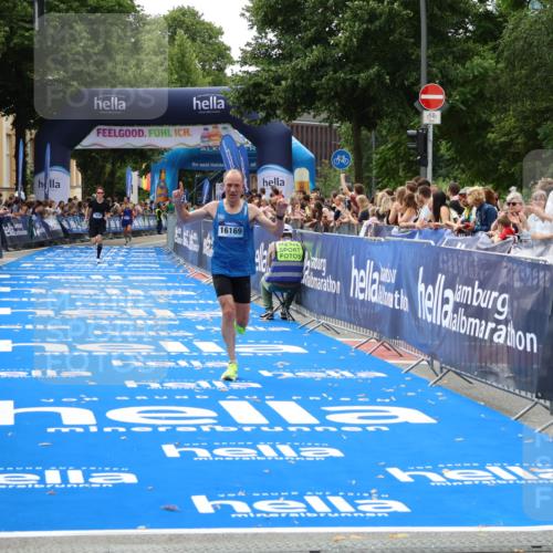29.06.2025 - hella hamburg halbmarathon Zöllner http://msf.ph/oto/8172663 29.06.2025 10:23:38 Ziel 7834, 16169 meine-sportfotos.de