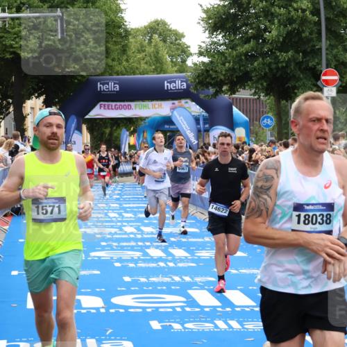 29.06.2025 - hella hamburg halbmarathon Zöllner http://msf.ph/oto/8172666 29.06.2025 10:36:48 Ziel 1571, 4865, 5961, 6529, 13343, 14622, 15621, 15939, 18038, 18733 meine-sportfotos.de