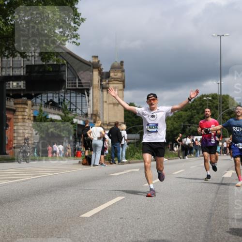 29.06.2025 - hella hamburg halbmarathon Yannick Fuchs http://msf.ph/oto/8172672 29.06.2025 10:41:24 20KM 1012, 1070, 1460, 1689, 1942, 2274, 2623, 3304, 5129, 5472, 5532, 5650, 5889, 6203, 6630, 7480, 7908, 8564, 9051, 9305, 10122, 10208, 10423, 11021, 11077, 12724, 13223, 13303, 14415, 14482, 14594, 15451, 15611, 15714, 15825, 15923, 15973, 16089, 16175, 16819, 17229, 17718, 17743, 17846, 18297, 18356 meine-sportfotos.de