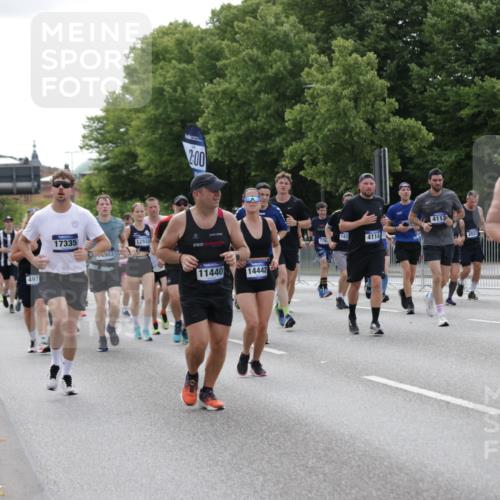 29.06.2025 - hella hamburg halbmarathon Jannik Wohlers http://msf.ph/oto/8172675 29.06.2025 10:21:52 Lombardsbrücke 1003, 1187, 1419, 1598, 2009, 2022, 2063, 2351, 2514, 3050, 3108, 3172, 3458, 3910, 3946, 4113, 4114, 4131, 4366, 4556, 4559, 4829, 4970, 5079, 5838, 6030, 6048, 6049, 6303, 6307, 6347, 6820, 6977, 7794, 8431, 8855, 8884, 8954, 9204, 9516, 9788, 10088, 10241, 10917, 11046, 11440, 12933, 13255, 13820, 14053, 14079, 14314, 14333, 14442, 14901, 14903, 14980, 15114, 15129, 15660, 16154, 16920, 17416, 17556, 17696, 18172, 18661, 19154 meine-sportfotos.de