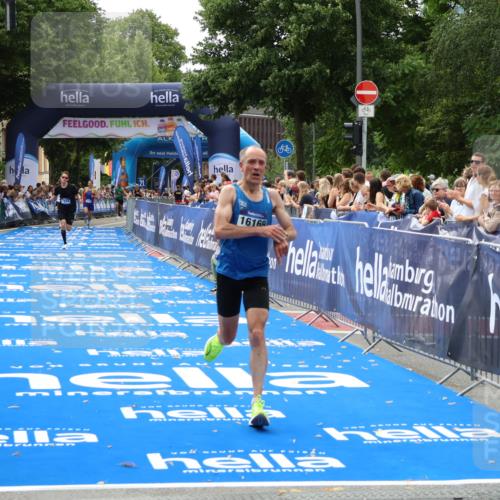 29.06.2025 - hella hamburg halbmarathon Zöllner http://msf.ph/oto/8172713 29.06.2025 10:23:39 Ziel 7834, 16169 meine-sportfotos.de