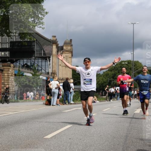 29.06.2025 - hella hamburg halbmarathon Yannick Fuchs http://msf.ph/oto/8172717 29.06.2025 10:41:24 20KM 1012, 1070, 1460, 1689, 1942, 2274, 2623, 3304, 5129, 5472, 5532, 5650, 5889, 6203, 6630, 7480, 7908, 8564, 9051, 9305, 10122, 10208, 10423, 11021, 11077, 12724, 13223, 13303, 14415, 14482, 14594, 15451, 15611, 15714, 15825, 15923, 15973, 16089, 16175, 16819, 17229, 17718, 17743, 17846, 18297, 18356 meine-sportfotos.de