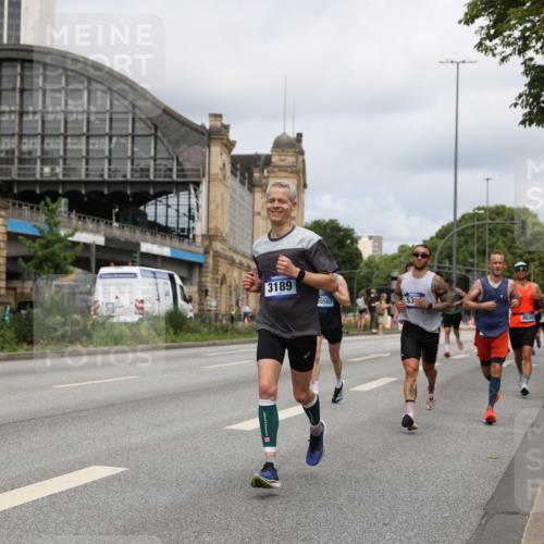 29.06.2025 - hella hamburg halbmarathon Yannick Fuchs http://msf.ph/oto/8172720 29.06.2025 10:25:10 20KM 2689, 3189, 5308, 8190, 8323, 9634, 10173, 10270, 15507, 16713, 17768, 18422 meine-sportfotos.de