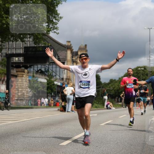 29.06.2025 - hella hamburg halbmarathon Yannick Fuchs http://msf.ph/oto/8172727 29.06.2025 10:41:25 20KM 1012, 1070, 1460, 1689, 1942, 2274, 2623, 3304, 4093, 5129, 5472, 5532, 5650, 5889, 6203, 6630, 7480, 7908, 8564, 8852, 9051, 9305, 10122, 10423, 11021, 11077, 11518, 12706, 12724, 13223, 13303, 14415, 14482, 14594, 15451, 15611, 15714, 15825, 15923, 15973, 16089, 16175, 16819, 17229, 17718, 17743, 17846, 18297, 18356, 19127 meine-sportfotos.de