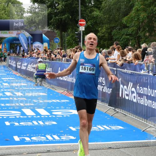 29.06.2025 - hella hamburg halbmarathon Zöllner http://msf.ph/oto/8172745 29.06.2025 10:23:40 Ziel 7834, 16169 meine-sportfotos.de