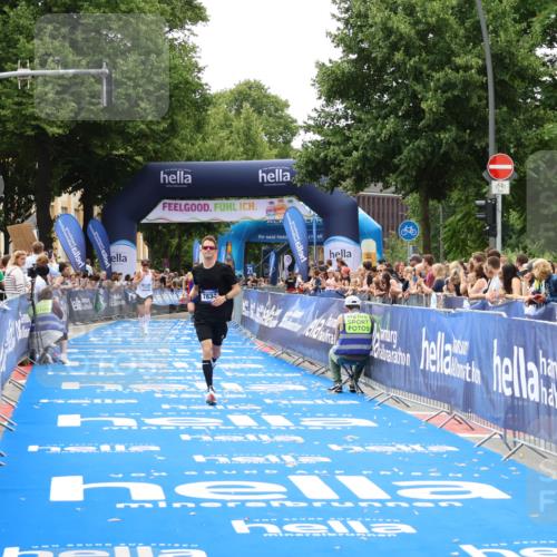 29.06.2025 - hella hamburg halbmarathon Zöllner http://msf.ph/oto/8172760 29.06.2025 10:23:43 Ziel 5301, 7834, 9151 meine-sportfotos.de