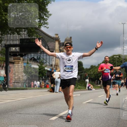 29.06.2025 - hella hamburg halbmarathon Yannick Fuchs http://msf.ph/oto/8172763 29.06.2025 10:41:25 20KM 1012, 1070, 1460, 1689, 1942, 2274, 2623, 3304, 4093, 5129, 5472, 5532, 5650, 5889, 6203, 6630, 7480, 7908, 8564, 8852, 9051, 9305, 10122, 10423, 11021, 11077, 11518, 12706, 12724, 13223, 13303, 14415, 14482, 14594, 15451, 15611, 15714, 15825, 15923, 15973, 16089, 16175, 16819, 17229, 17718, 17743, 17846, 18297, 18356, 19127 meine-sportfotos.de