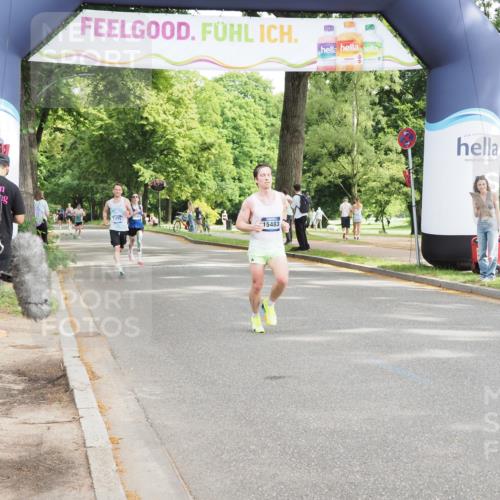 29.06.2025 - hella hamburg halbmarathon MichiJ http://msf.ph/oto/8172765 29.06.2025 10:15:27 Zwischen KM18-KM19 10867, 12067 meine-sportfotos.de