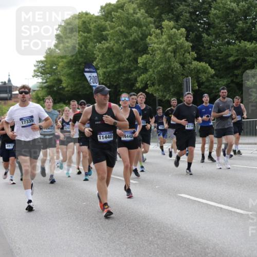 29.06.2025 - hella hamburg halbmarathon Jannik Wohlers http://msf.ph/oto/8172773 29.06.2025 10:21:52 Lombardsbrücke 1003, 1187, 1419, 1598, 2009, 2022, 2063, 2351, 2514, 3050, 3108, 3172, 3458, 3910, 3946, 4113, 4114, 4131, 4366, 4556, 4559, 4829, 4970, 5079, 5838, 6030, 6048, 6049, 6303, 6307, 6347, 6820, 6977, 7794, 8431, 8855, 8884, 8954, 9204, 9516, 9788, 10088, 10241, 10917, 11046, 11440, 12933, 13255, 13820, 14053, 14079, 14314, 14333, 14442, 14901, 14903, 14980, 15114, 15129, 15660, 16154, 16920, 17416, 17556, 17696, 18172, 18661, 19154 meine-sportfotos.de