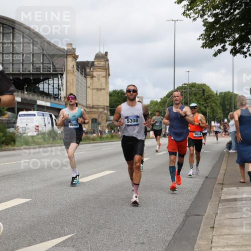 29.06.2025 - hella hamburg halbmarathon Yannick Fuchs http://msf.ph/oto/8172780 29.06.2025 10:25:11 20KM 2689, 3189, 5308, 8190, 8323, 9634, 10173, 10270, 12691, 15253, 15507, 16713, 17768, 18422 meine-sportfotos.de