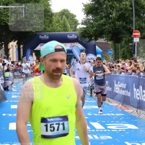 29.06.2025 - hella hamburg halbmarathon Zöllner http://msf.ph/oto/8172791 29.06.2025 10:36:50 Ziel 4865, 5961, 6529, 7310, 13343, 14622, 15621, 15939 meine-sportfotos.de