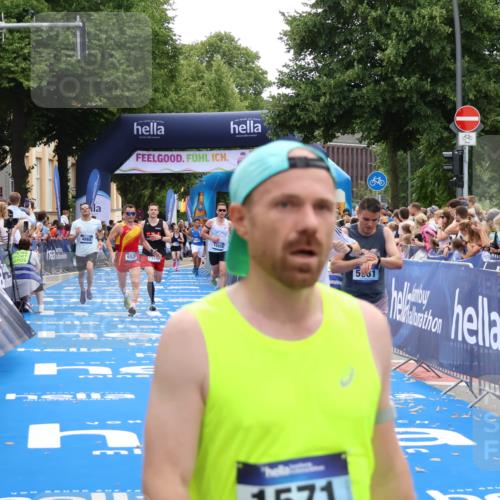 29.06.2025 - hella hamburg halbmarathon Zöllner http://msf.ph/oto/8172811 29.06.2025 10:36:50 Ziel 4865, 5961, 6529, 7310, 13343, 14622, 15621, 15939 meine-sportfotos.de