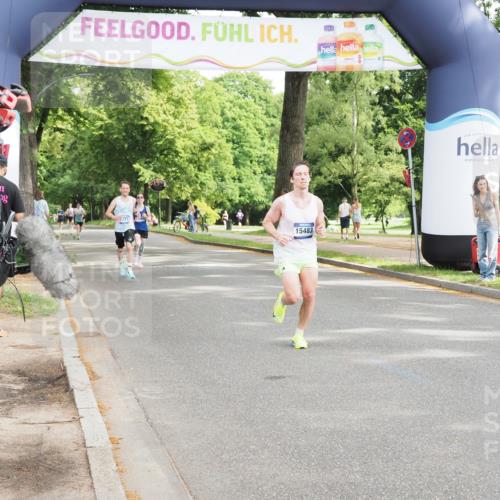 29.06.2025 - hella hamburg halbmarathon MichiJ http://msf.ph/oto/8172835 29.06.2025 10:15:27 Zwischen KM18-KM19 10867, 12067 meine-sportfotos.de