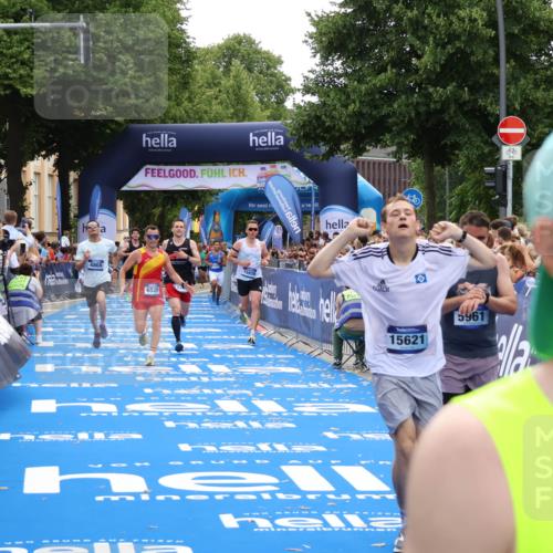 29.06.2025 - hella hamburg halbmarathon Zöllner http://msf.ph/oto/8172848 29.06.2025 10:36:51 Ziel 4865, 5961, 6529, 7310, 13141, 13343, 15621, 15939 meine-sportfotos.de