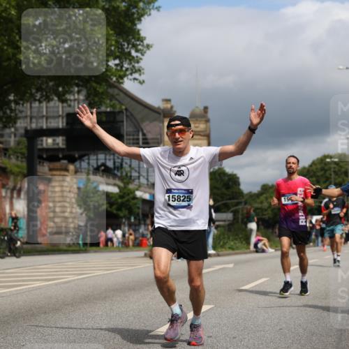 29.06.2025 - hella hamburg halbmarathon Yannick Fuchs http://msf.ph/oto/8172849 29.06.2025 10:41:25 20KM 1012, 1070, 1460, 1689, 1942, 2274, 2623, 3304, 4093, 5129, 5472, 5532, 5650, 5889, 6203, 6630, 7480, 7908, 8564, 8852, 9051, 9305, 10122, 10423, 11021, 11077, 11518, 12706, 12724, 13223, 13303, 14415, 14482, 14594, 15451, 15611, 15714, 15825, 15923, 15973, 16089, 16175, 16819, 17229, 17718, 17743, 17846, 18297, 18356, 19127 meine-sportfotos.de