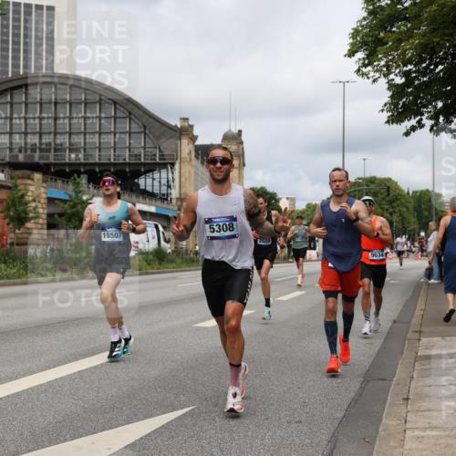 29.06.2025 - hella hamburg halbmarathon Yannick Fuchs http://msf.ph/oto/8172855 29.06.2025 10:25:12 20KM 2689, 3189, 5308, 8190, 8323, 9634, 10173, 10270, 12049, 12691, 15253, 15507, 16713, 17768 meine-sportfotos.de