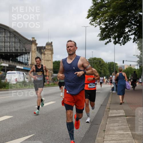 29.06.2025 - hella hamburg halbmarathon Yannick Fuchs http://msf.ph/oto/8172880 29.06.2025 10:25:13 20KM 2689, 3189, 5308, 8190, 8323, 9634, 10173, 10270, 12049, 12691, 15253, 15507, 16713, 17768 meine-sportfotos.de