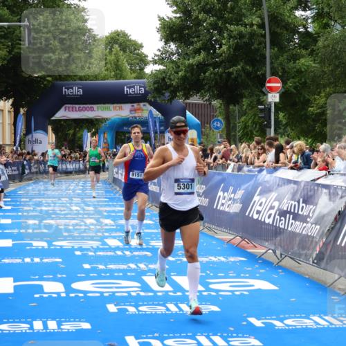 29.06.2025 - hella hamburg halbmarathon Zöllner http://msf.ph/oto/8172886 29.06.2025 10:23:48 Ziel 5301, 6699, 9151, 9447, 10780 meine-sportfotos.de
