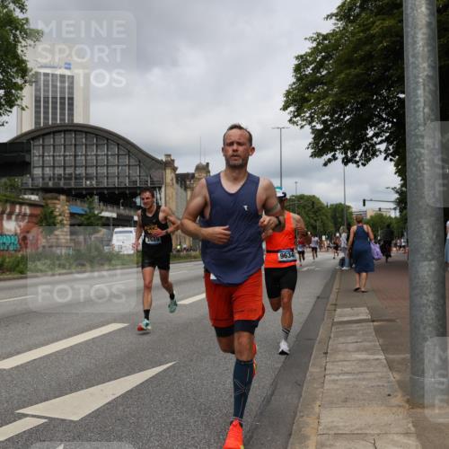 29.06.2025 - hella hamburg halbmarathon Yannick Fuchs http://msf.ph/oto/8172918 29.06.2025 10:25:13 20KM 2689, 3189, 5308, 8190, 8323, 9634, 10173, 10270, 12049, 12691, 15253, 15507, 16713, 17768 meine-sportfotos.de