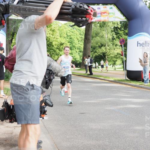 29.06.2025 - hella hamburg halbmarathon MichiJ http://msf.ph/oto/8172923 29.06.2025 10:15:29 Zwischen KM18-KM19 10867, 11994, 12067 meine-sportfotos.de