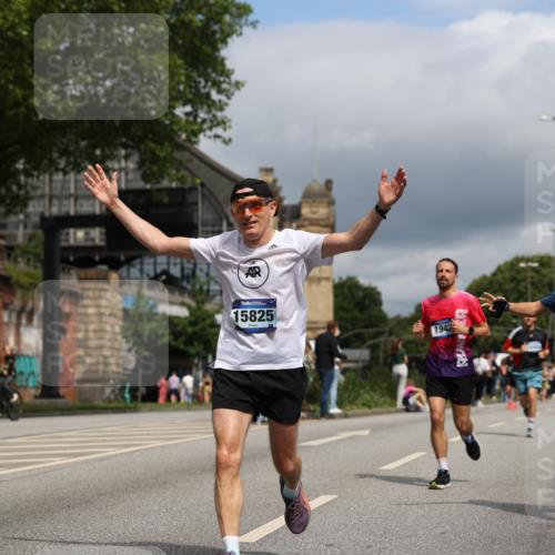 29.06.2025 - hella hamburg halbmarathon Yannick Fuchs http://msf.ph/oto/8172927 29.06.2025 10:41:25 20KM 1012, 1070, 1460, 1689, 1942, 2274, 2623, 3304, 4093, 5129, 5472, 5532, 5650, 5889, 6203, 6630, 7480, 7908, 8564, 8852, 9051, 9305, 10122, 10423, 11021, 11077, 11518, 12706, 12724, 13223, 13303, 14415, 14482, 14594, 15451, 15611, 15714, 15825, 15923, 15973, 16089, 16175, 16819, 17229, 17718, 17743, 17846, 18297, 18356, 19127 meine-sportfotos.de