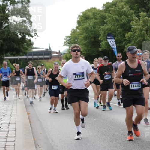 29.06.2025 - hella hamburg halbmarathon Jannik Wohlers http://msf.ph/oto/8172929 29.06.2025 10:21:53 Lombardsbrücke 1003, 1187, 1419, 1598, 2009, 2022, 2063, 2351, 2514, 3050, 3108, 3172, 3458, 3910, 3946, 4113, 4114, 4131, 4366, 4556, 4559, 4829, 4970, 5079, 5838, 6030, 6048, 6049, 6303, 6307, 6347, 6820, 6977, 7794, 8511, 8855, 8884, 8954, 9204, 9516, 10088, 10241, 10917, 11046, 11440, 12933, 13255, 13820, 14053, 14079, 14240, 14314, 14333, 14442, 14901, 14903, 14980, 15114, 15129, 15660, 16154, 16920, 17556, 17696, 18172, 18661, 19154 meine-sportfotos.de