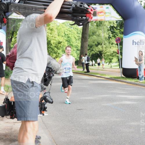 29.06.2025 - hella hamburg halbmarathon MichiJ http://msf.ph/oto/8172948 29.06.2025 10:15:29 Zwischen KM18-KM19 10867, 11994, 12067 meine-sportfotos.de