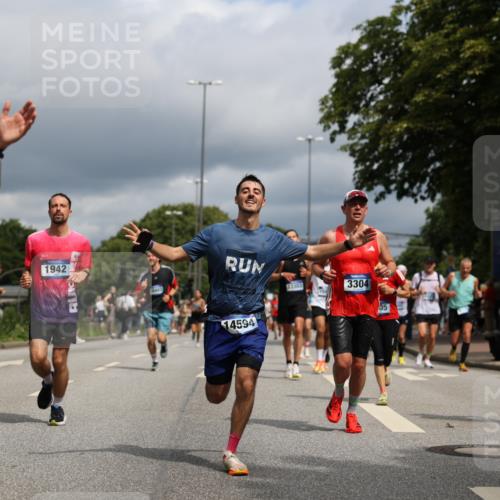 29.06.2025 - hella hamburg halbmarathon Yannick Fuchs http://msf.ph/oto/8172975 29.06.2025 10:41:26 20KM 1012, 1070, 1460, 1592, 1689, 1942, 2274, 2623, 3304, 4093, 5129, 5472, 5532, 5650, 5889, 6203, 6630, 7480, 7908, 8564, 8852, 9051, 9305, 10122, 10423, 11021, 11077, 11518, 12706, 12724, 13223, 13303, 14415, 14482, 14594, 15451, 15714, 15825, 15923, 15973, 16089, 16175, 16819, 17229, 17718, 17743, 17846, 18297, 18356, 19127 meine-sportfotos.de