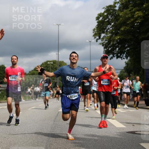 29.06.2025 - hella hamburg halbmarathon Yannick Fuchs http://msf.ph/oto/8173001 29.06.2025 10:41:26 20KM 1012, 1070, 1460, 1592, 1689, 1942, 2274, 2623, 3304, 4093, 5129, 5472, 5532, 5650, 5889, 6203, 6630, 7480, 7908, 8564, 8852, 9051, 9305, 10122, 10423, 11021, 11077, 11518, 12706, 12724, 13223, 13303, 14415, 14482, 14594, 15451, 15714, 15825, 15923, 15973, 16089, 16175, 16819, 17229, 17718, 17743, 17846, 18297, 18356, 19127 meine-sportfotos.de