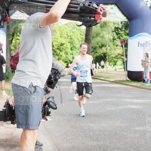 29.06.2025 - hella hamburg halbmarathon MichiJ http://msf.ph/oto/8173011 29.06.2025 10:15:30 Zwischen KM18-KM19 1271, 10867, 11994, 12067 meine-sportfotos.de
