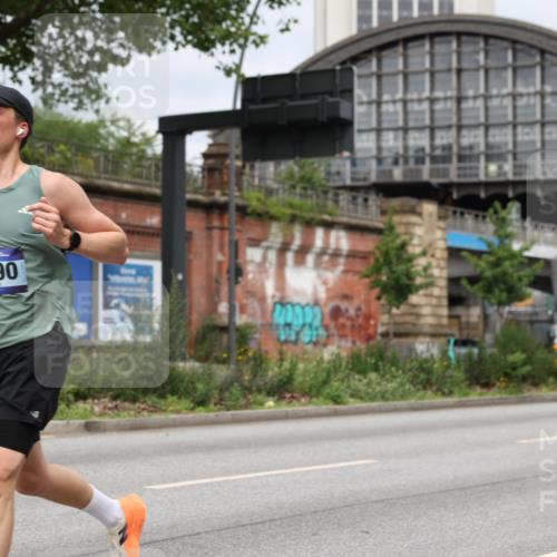 29.06.2025 - hella hamburg halbmarathon Yannick Fuchs http://msf.ph/oto/8173020 29.06.2025 10:25:16 20KM 2689, 3189, 5308, 8190, 8323, 9634, 10173, 10270, 12049, 12691, 15253, 15507, 16713, 17768 meine-sportfotos.de