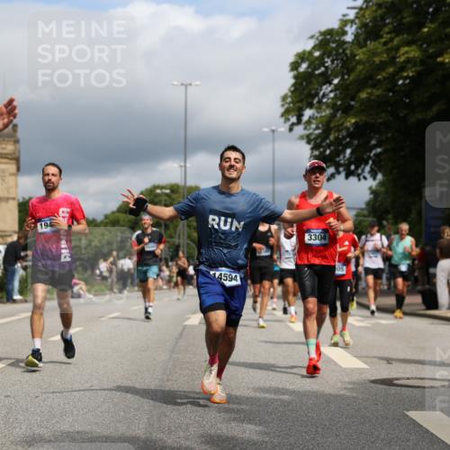 29.06.2025 - hella hamburg halbmarathon Yannick Fuchs http://msf.ph/oto/8173038 29.06.2025 10:41:26 20KM 1012, 1070, 1460, 1592, 1689, 1942, 2274, 2623, 3304, 4093, 5129, 5472, 5532, 5650, 5889, 6203, 6630, 7480, 7908, 8564, 8852, 9051, 9305, 10122, 10423, 11021, 11077, 11518, 12706, 12724, 13223, 13303, 14415, 14482, 14594, 15451, 15714, 15825, 15923, 15973, 16089, 16175, 16819, 17229, 17718, 17743, 17846, 18297, 18356, 19127 meine-sportfotos.de