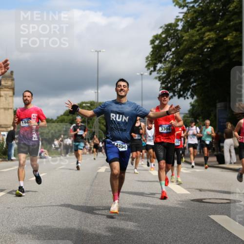 29.06.2025 - hella hamburg halbmarathon Yannick Fuchs http://msf.ph/oto/8173043 29.06.2025 10:41:26 20KM 1012, 1070, 1460, 1592, 1689, 1942, 2274, 2623, 3304, 4093, 5129, 5472, 5532, 5650, 5889, 6203, 6630, 7480, 7908, 8564, 8852, 9051, 9305, 10122, 10423, 11021, 11077, 11518, 12706, 12724, 13223, 13303, 14415, 14482, 14594, 15451, 15714, 15825, 15923, 15973, 16089, 16175, 16819, 17229, 17718, 17743, 17846, 18297, 18356, 19127 meine-sportfotos.de