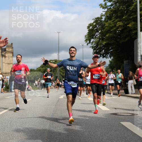 29.06.2025 - hella hamburg halbmarathon Yannick Fuchs http://msf.ph/oto/8173071 29.06.2025 10:41:26 20KM 1012, 1070, 1460, 1592, 1689, 1942, 2274, 2623, 3304, 4093, 5129, 5472, 5532, 5650, 5889, 6203, 6630, 7480, 7908, 8564, 8852, 9051, 9305, 10122, 10423, 11021, 11077, 11518, 12706, 12724, 13223, 13303, 14415, 14482, 14594, 15451, 15714, 15825, 15923, 15973, 16089, 16175, 16819, 17229, 17718, 17743, 17846, 18297, 18356, 19127 meine-sportfotos.de